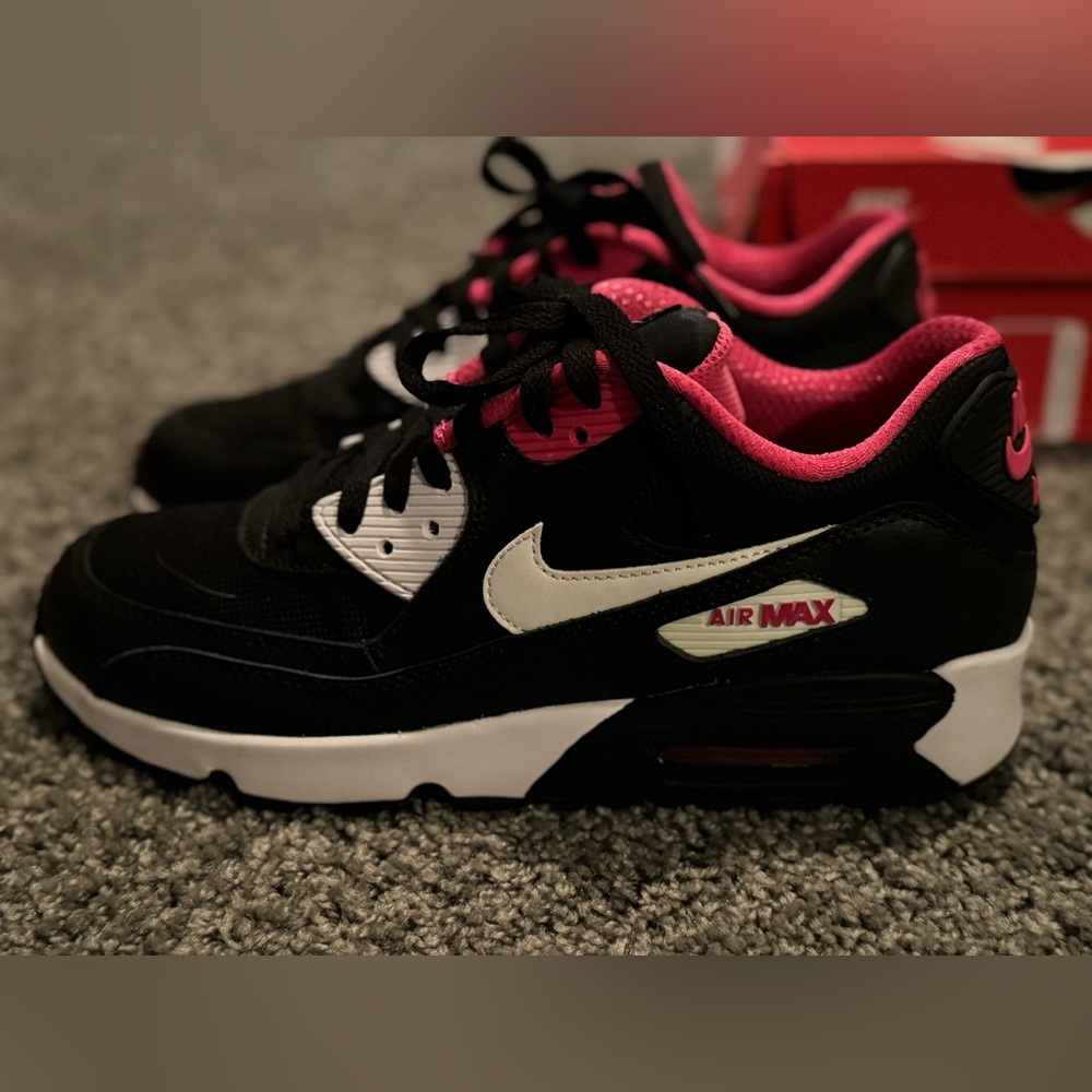 Nike Air Max 90 Pink Black White 7Y / Womens 8.5